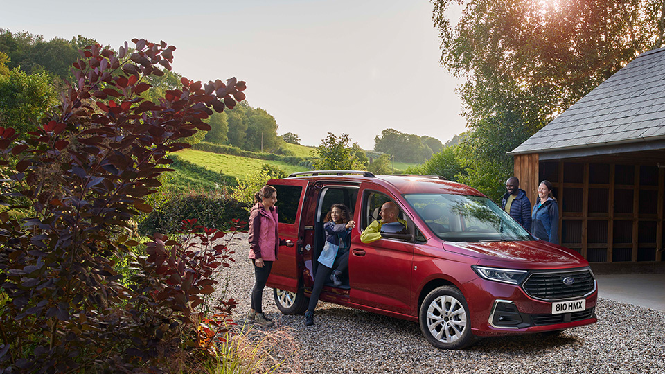 Ford Tourneo Connect PHEV Gallery 1